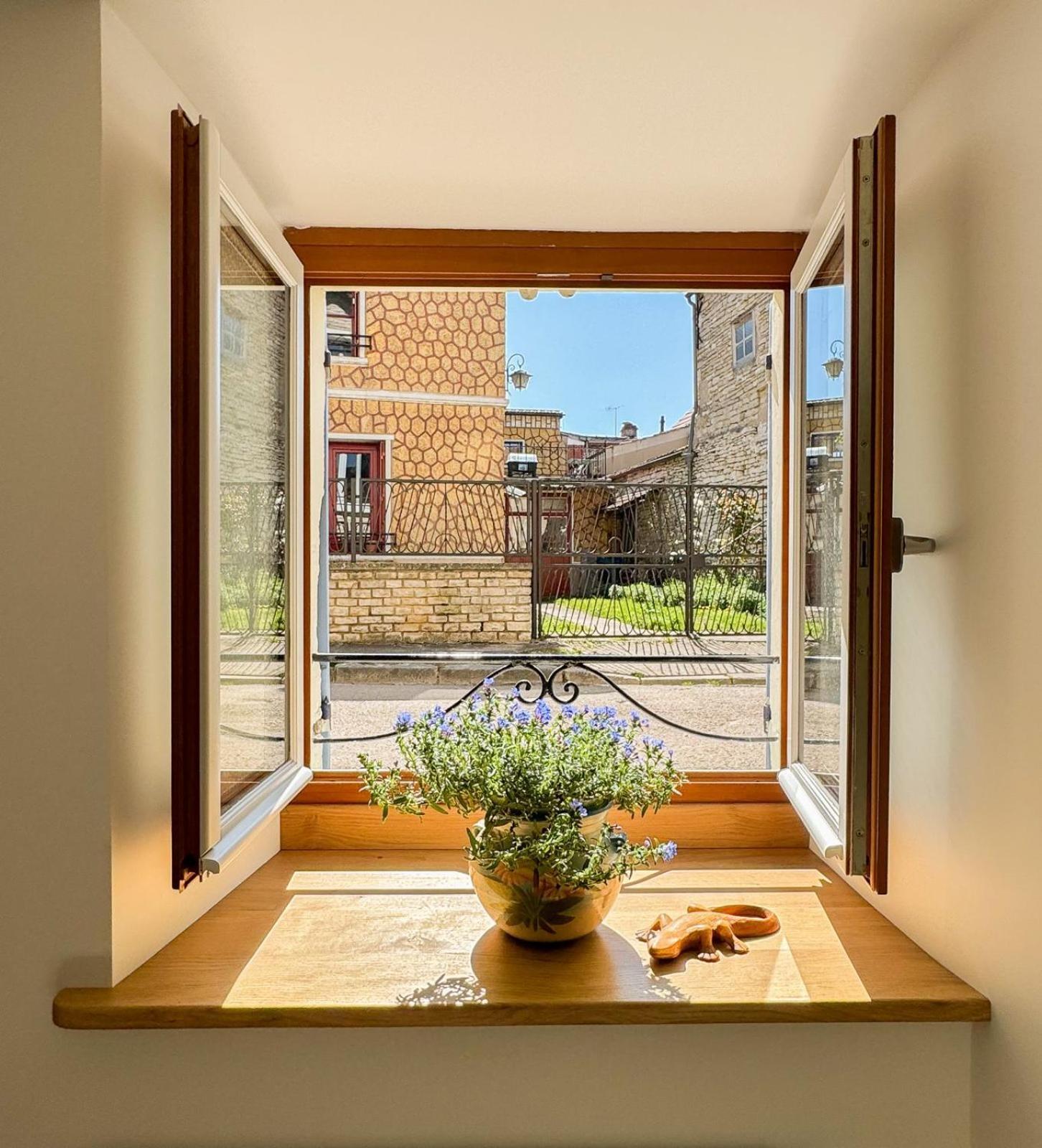 La Petite Maison Noyers Bagian luar foto
